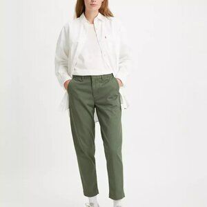 LEVI'S essential chino pants in thyme (sz29)
